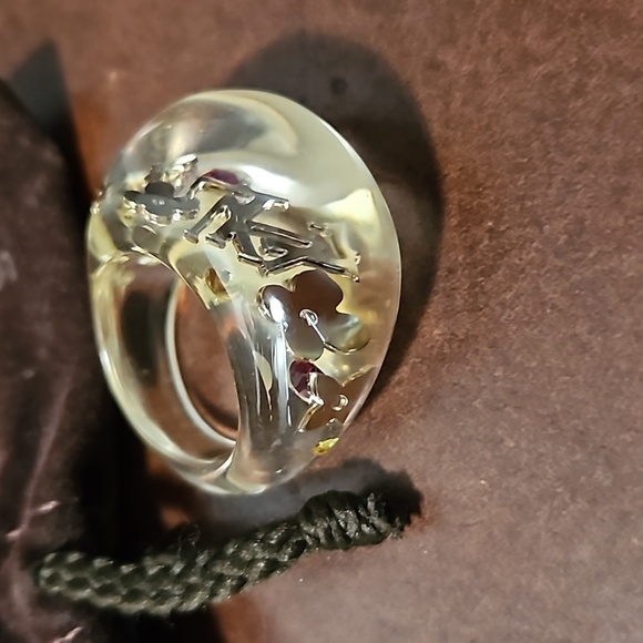 Louis Vuitton Berg Inclusion Ring Clear Gold and Red Monogram Flower - Picture 2 of 4